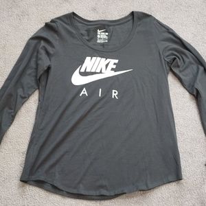 BRAND NEW WOMENS LONG SLEEVE NIKE SHIRT